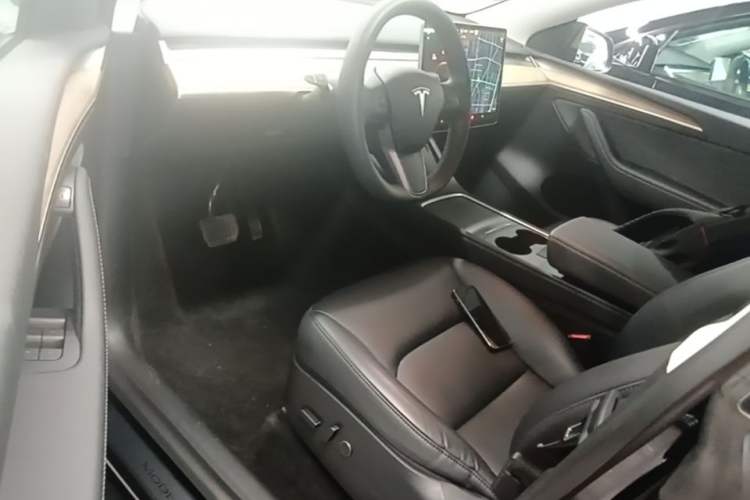 Used Tesla Model Y 2021 Standard Range Rear-Wheel Drive Version Left Front Seat