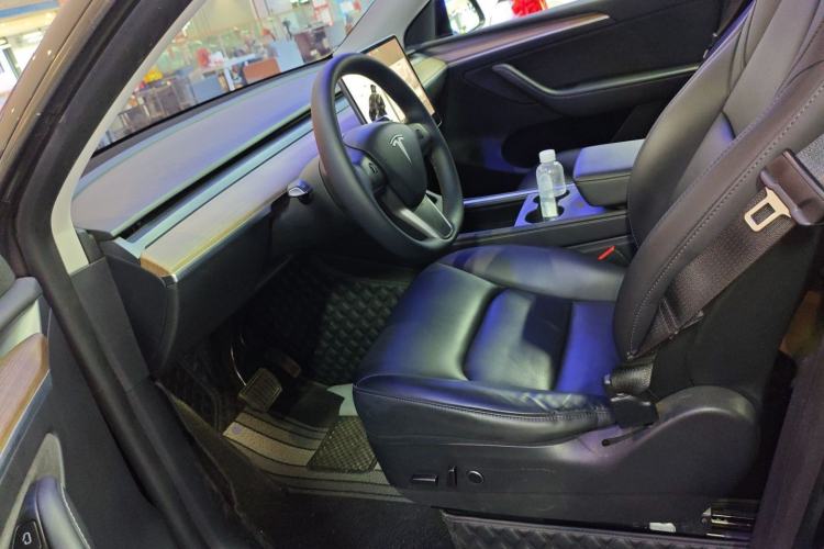 Used Tesla Model Y 2021 Standard Range Rear-Wheel Drive Version Left Front Seat