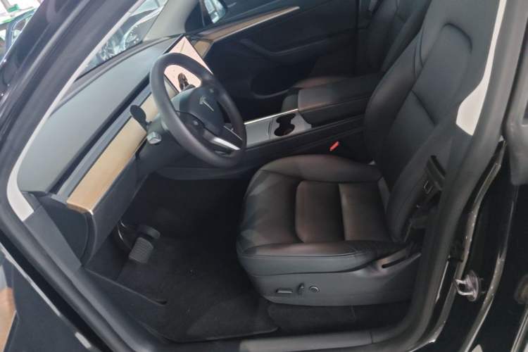 Used Tesla Model Y 2021 Long-Range All-Wheel-Drive Version Left Front Seat