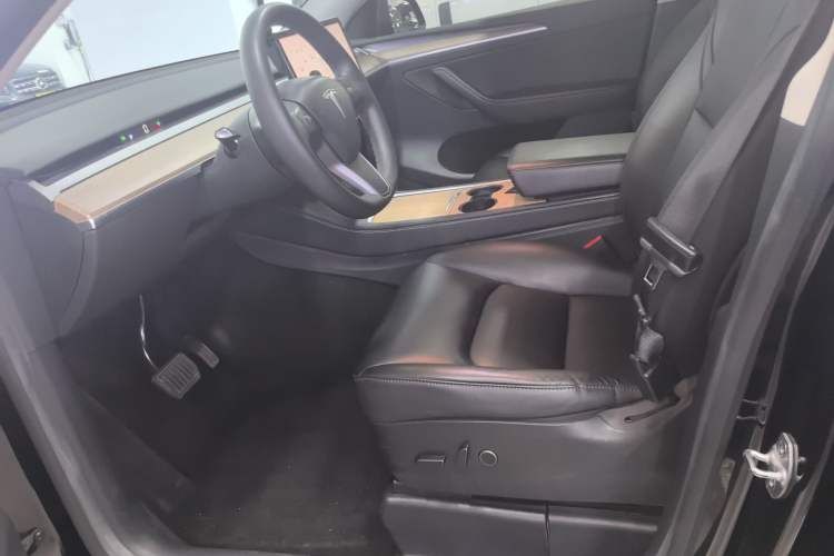 Used Tesla Model Y 2021 Standard Range Rear-Wheel Drive Version Left Front Seat