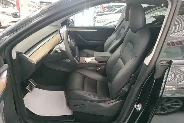 Used Tesla Model Y 2021 Standard Range Rear-Wheel Drive Version Left Front Seat