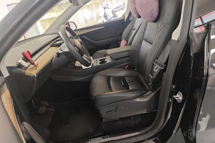 Used Tesla Model Y 2021 Long-Range All-Wheel-Drive Version Left Front Seat