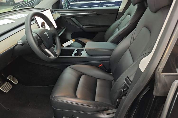 Used Tesla Model Y 2021 Long-Range All-Wheel-Drive Version 3D7 Left Front Seat