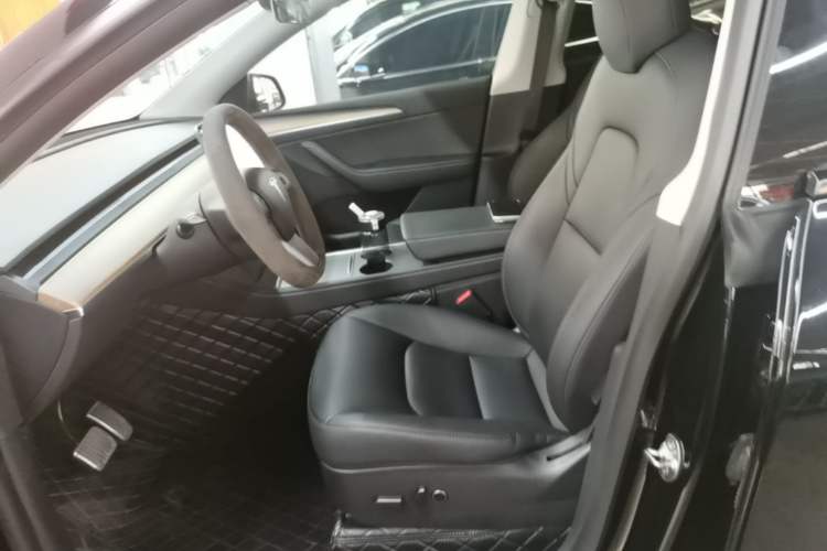 Used Tesla Model Y 2021 Standard Range Rear-Wheel Drive Version Left Front Seat