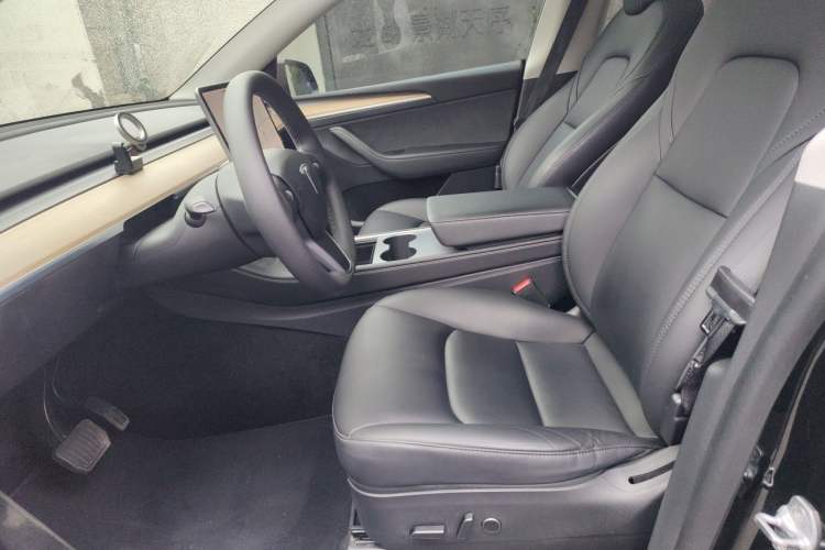 Used Tesla Model Y 2021 Standard Range Rear-Wheel Drive Version Left Front Seat