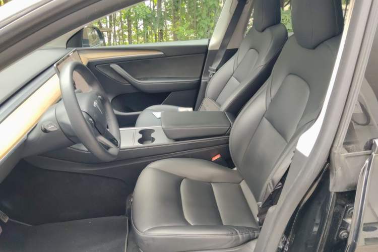 Used Tesla Model Y 2021 Standard Range Rear-Wheel Drive Version Left Front Seat