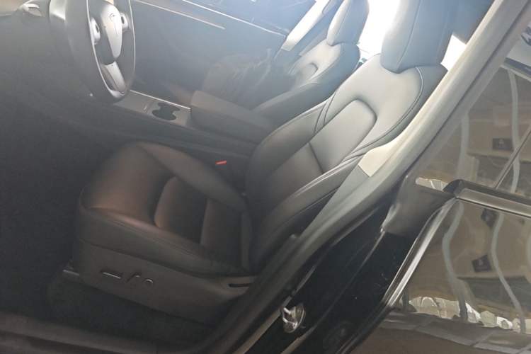 Used Tesla Model Y 2021 Standard Range Rear-Wheel Drive Version Left Front Seat