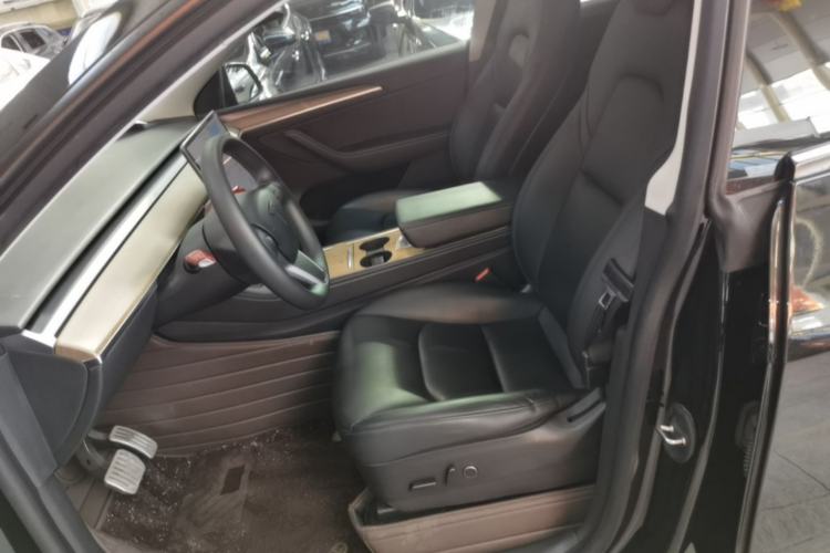 Used Tesla Model Y 2021 Standard Range Rear-Wheel Drive Version Left Front Seat
