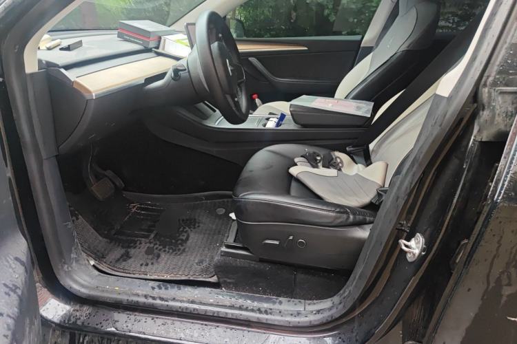 Used Tesla Model Y 2021 Standard Range Rear-Wheel Drive Version Left Front Seat