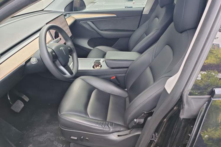 Used Tesla Model Y 2021 Standard Range Rear-Wheel Drive Version Left Front Seat