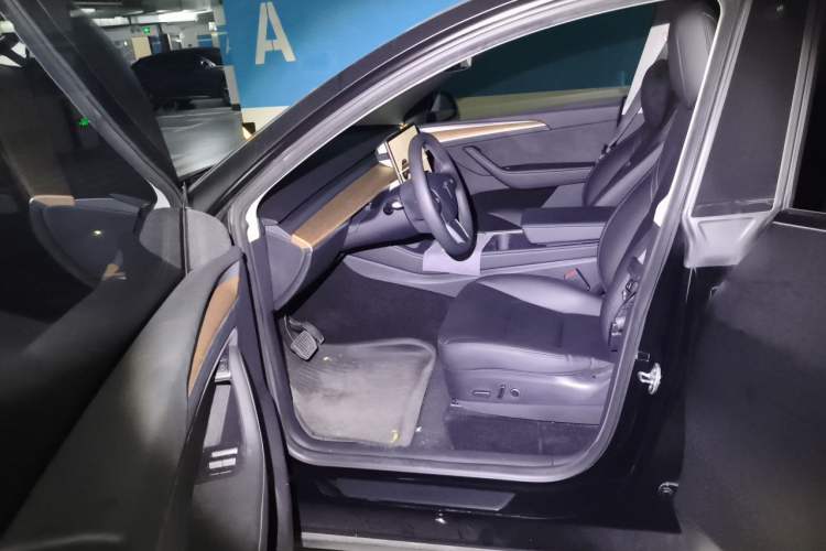 Used Tesla Model Y 2021 Long-Range All-Wheel-Drive Version Left Front Seat