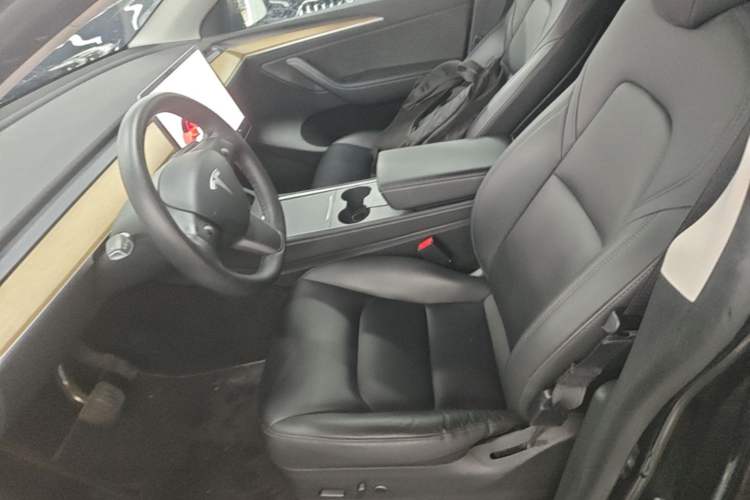 Used Tesla Model Y 2021 Standard Range Rear-Wheel Drive Version Left Front Seat