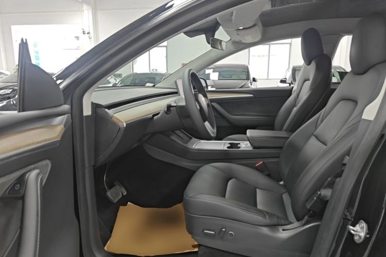 Used Tesla Model Y 2021 Long-Range All-Wheel-Drive Version Left Front Seat