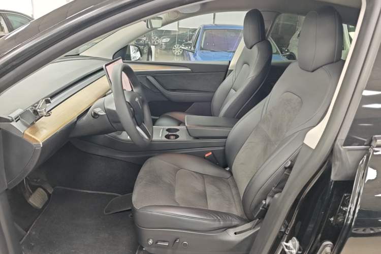Used Tesla Model Y 2021 Long-Range All-Wheel-Drive Version 3D7 Left Front Seat