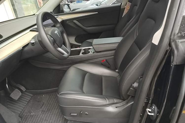 Used Tesla Model Y 2021 Standard Range Rear-Wheel Drive Version Left Front Seat