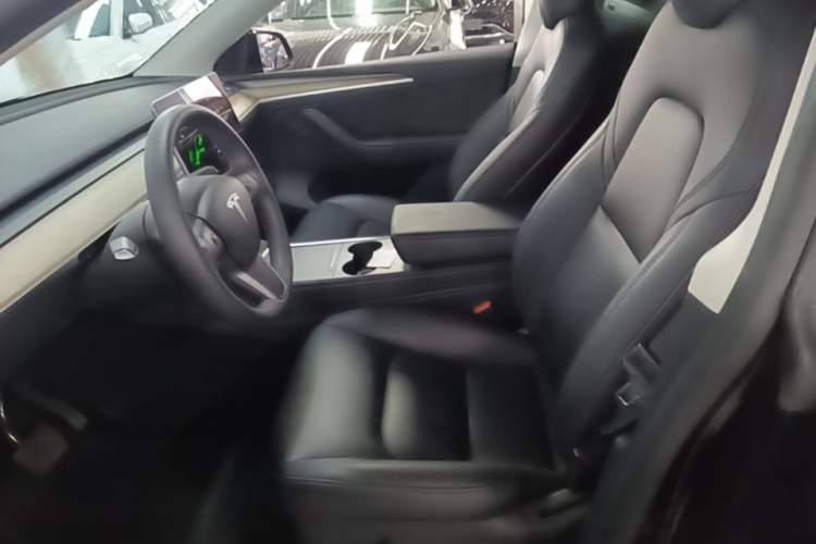 Used Tesla Model Y 2021 Standard Range Rear-Wheel Drive Version Left Front Seat