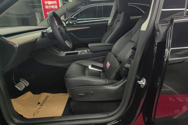 Used Tesla Model Y 2021 Standard Range Rear-Wheel Drive Version Left Front Seat