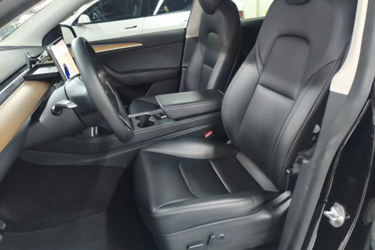 Used Tesla Model Y 2021 Standard Range Rear-Wheel Drive Version Left Front Seat