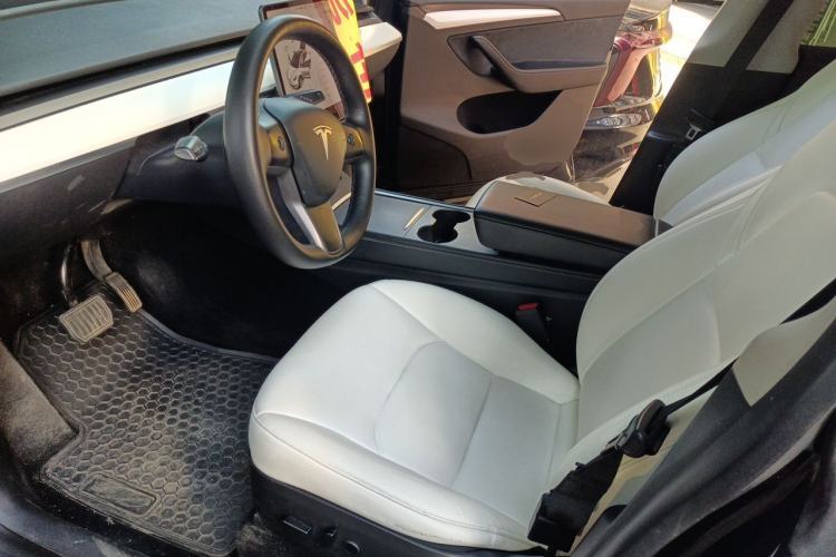 Used Tesla Model Y 2021 Standard Range Rear-Wheel Drive Version Left Front Seat