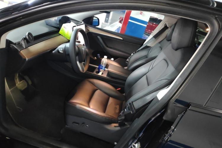 Used Tesla Model Y 2021 Standard Range Rear-Wheel Drive Version Left Front Seat