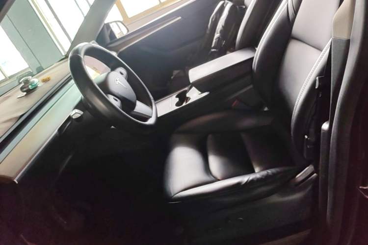 Used Tesla Model Y 2021 Standard Range Rear-Wheel Drive Version Left Front Seat