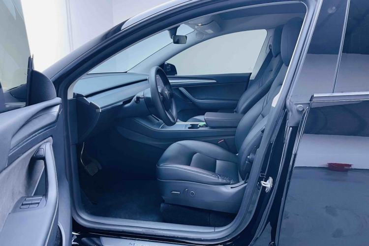 Used Tesla Model Y 2021 Standard Range Rear-Wheel Drive Version Left Front Seat