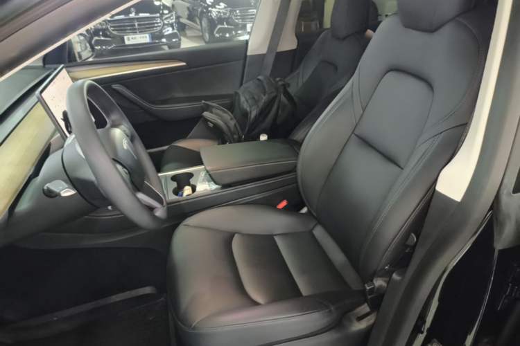 Used Tesla Model Y 2021 Standard Range Rear-Wheel Drive Version Left Front Seat