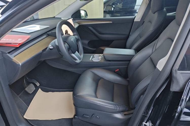 Used Tesla Model Y 2021 Long-Range All-Wheel-Drive Version Left Front Seat