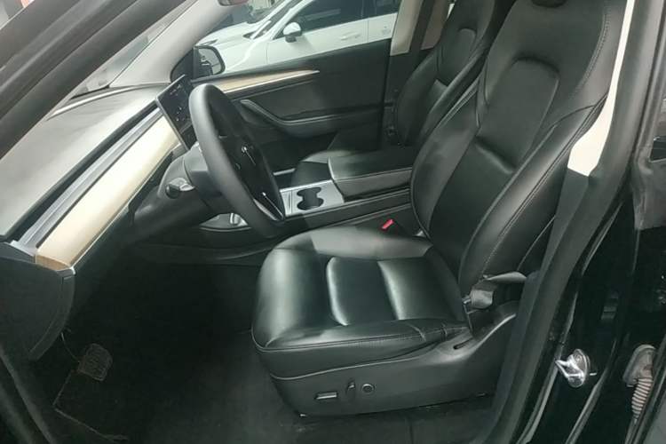 Used Tesla Model Y 2021 Standard Range Rear-Wheel Drive Version Left Front Seat