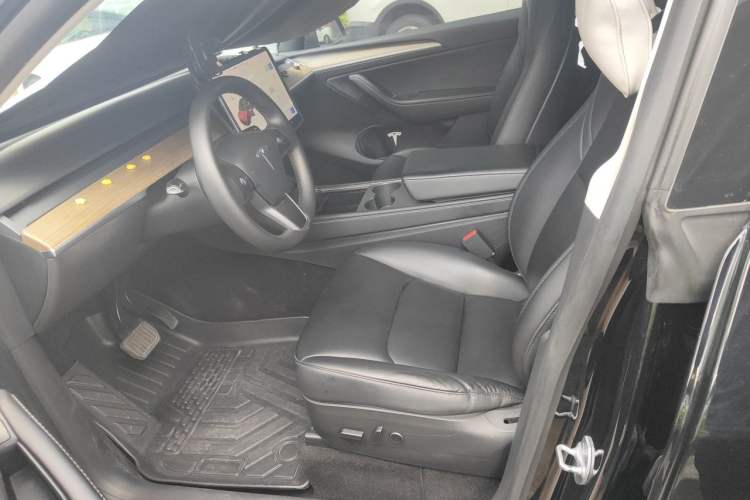Used Tesla Model Y 2021 Standard Range Rear-Wheel Drive Version Left Front Seat