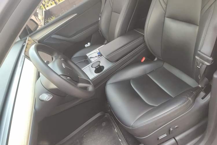 Used Tesla Model Y 2021 Standard Range Rear-Wheel Drive Version Left Front Seat