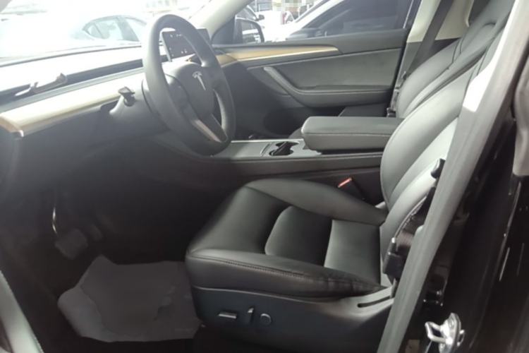 Used Tesla Model Y 2021 Standard Range Rear-Wheel Drive Version Left Front Seat