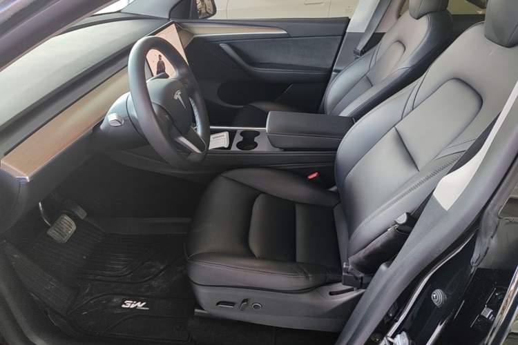 Used Tesla Model Y 2021 Standard Range Rear-Wheel Drive Version Left Front Seat