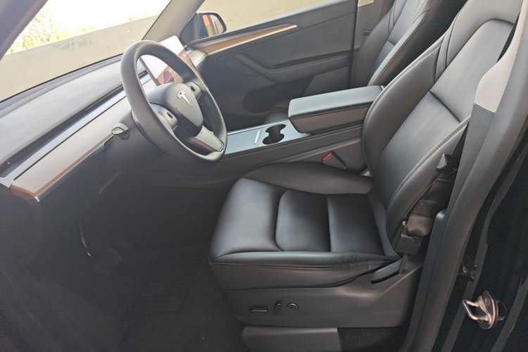 Used Tesla Model Y 2021 Standard Range Rear-Wheel Drive Version Left Front Seat