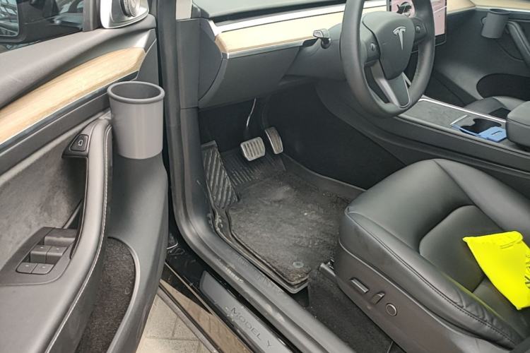 Used Tesla Model Y 2021 Standard Range Rear-Wheel Drive Version Left Front Seat