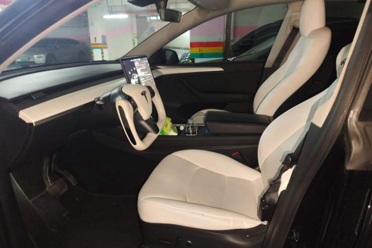 Used Tesla Model Y 2021 Standard Range Rear-Wheel Drive Version Left Front Seat