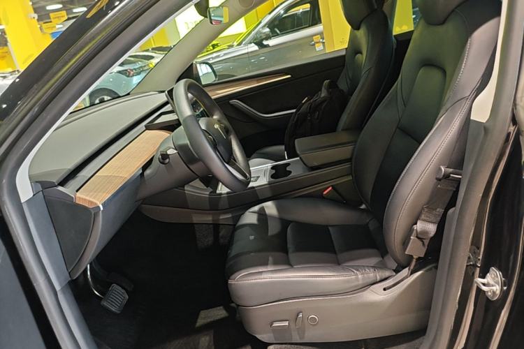 Used Tesla Model Y 2021 Standard Range Rear-Wheel Drive Version Left Front Seat