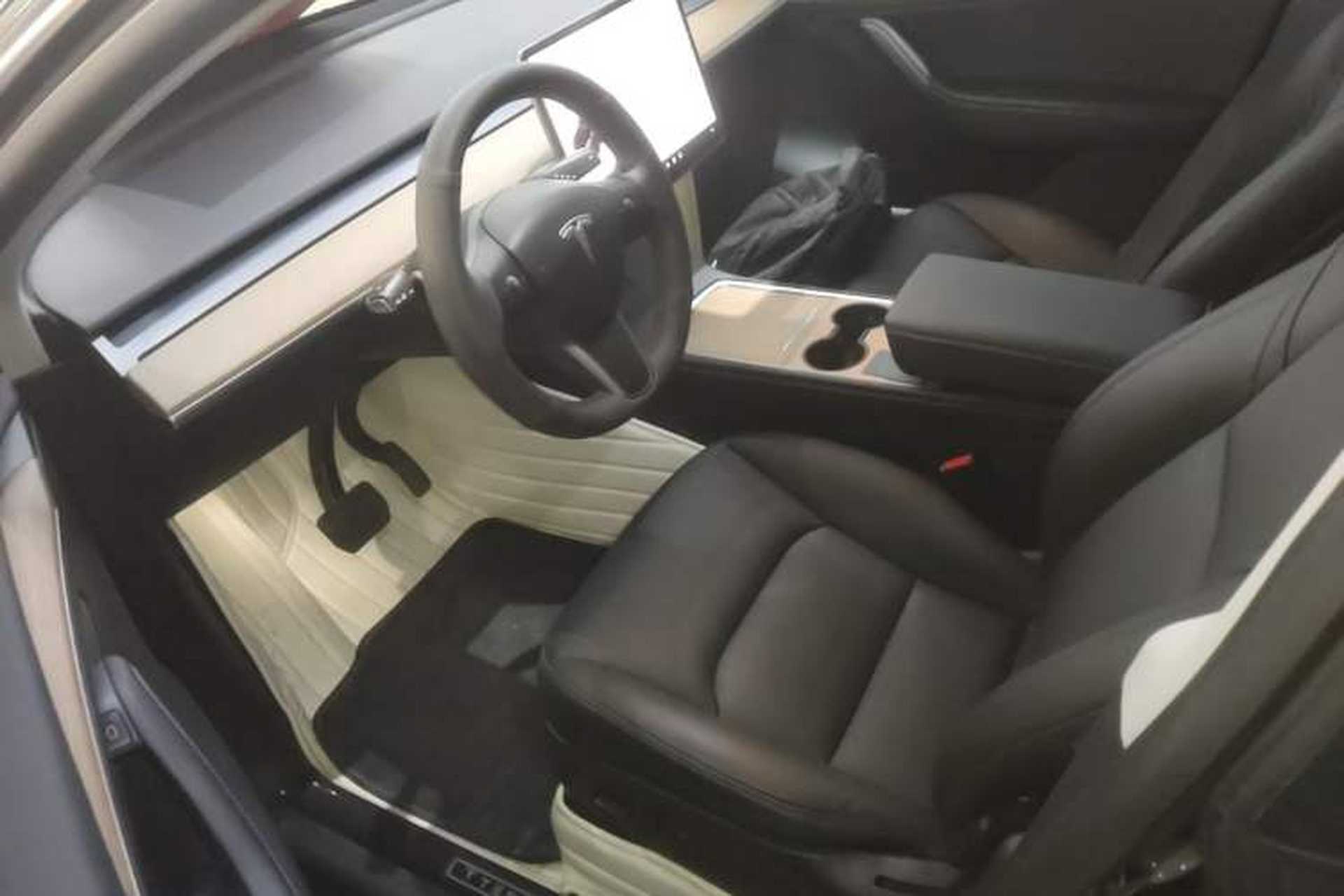 Used Tesla Model Y 2021 Standard Range Rear-Wheel Drive Version Left Front Seat