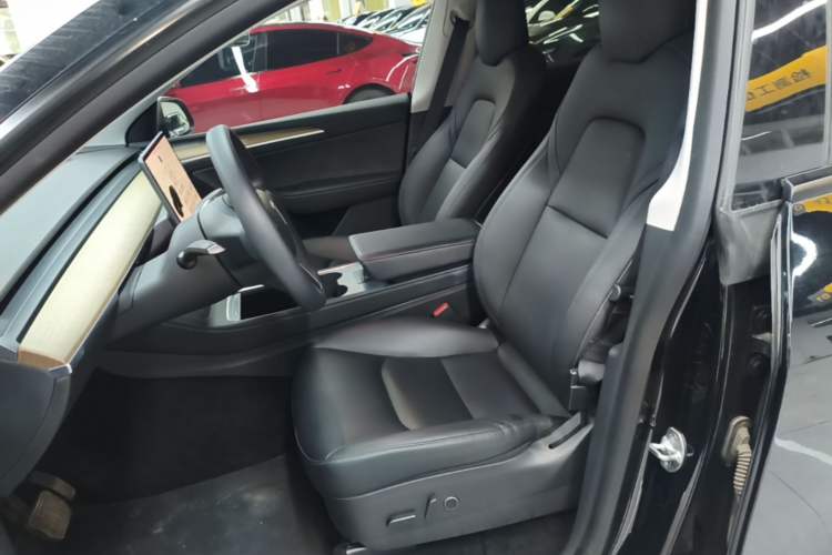 Used Tesla Model Y 2021 Standard Range Rear-Wheel Drive Version Left Front Seat
