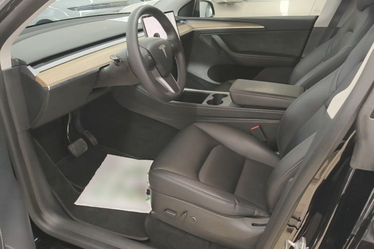 Used Tesla Model Y 2021 Standard Range Rear-Wheel Drive Version Left Front Seat