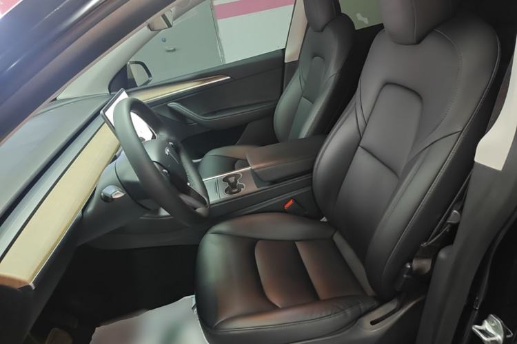Used Tesla Model Y 2021 Standard Range Rear-Wheel Drive Version Left Front Seat