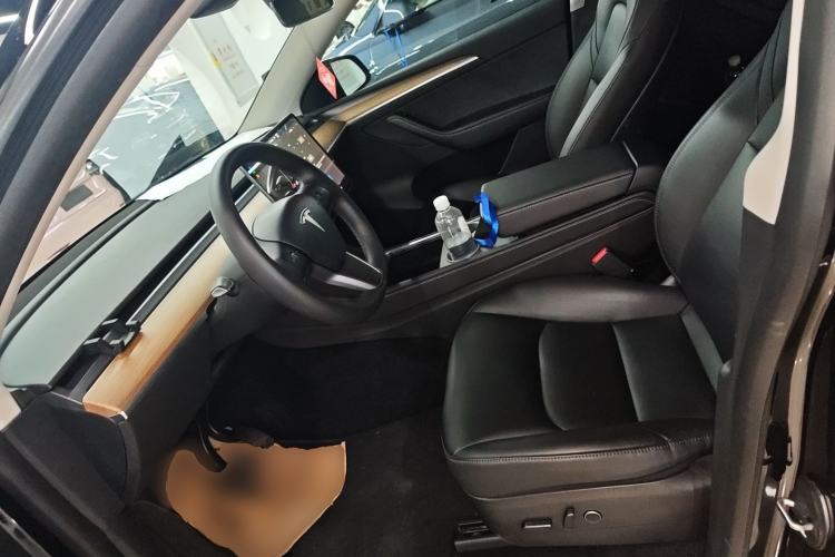 Used Tesla Model Y 2021 Standard Range Rear-Wheel Drive Version Left Front Seat