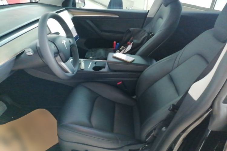 Used Tesla Model Y 2021 Standard Range Rear-Wheel Drive Version Left Front Seat