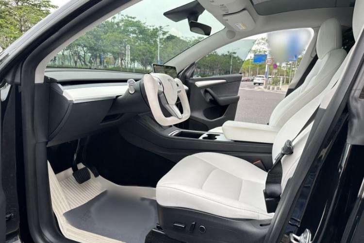 Used Tesla Model Y 2021 Standard Range Rear-Wheel Drive Version Left Front Seat