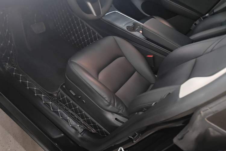 Used Tesla Model Y 2021 Standard Range Rear-Wheel Drive Version Left Front Seat
