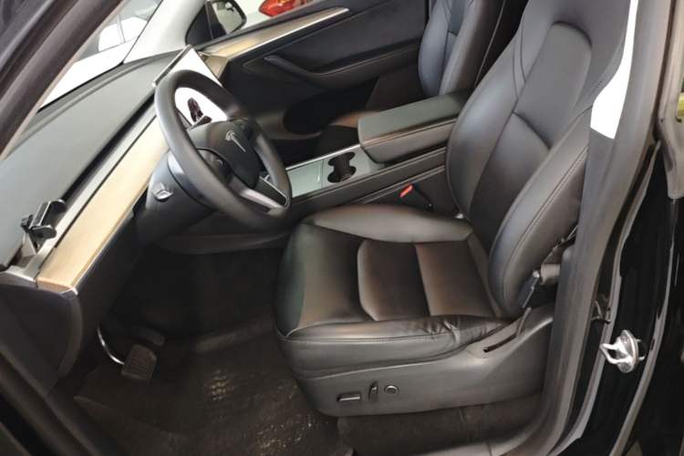 Used Tesla Model Y 2021 Standard Range Rear-Wheel Drive Version Left Front Seat