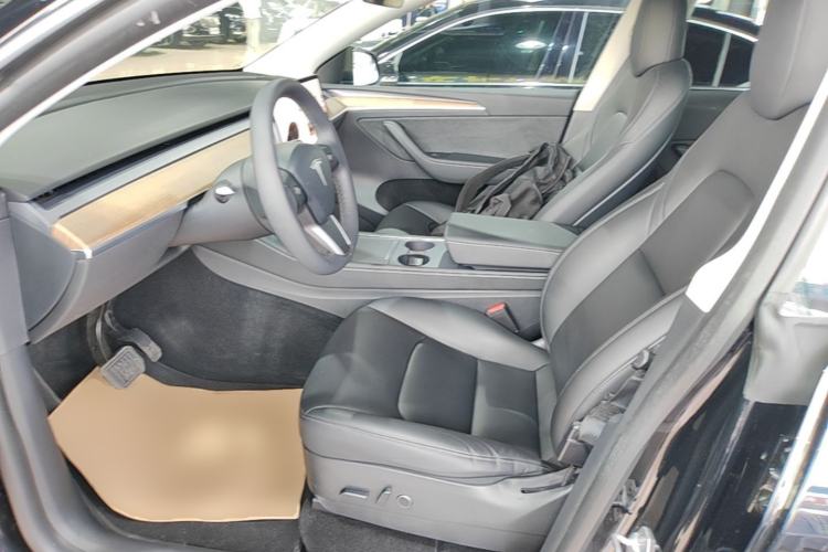 Used Tesla Model Y 2021 Standard Range Rear-Wheel Drive Version Left Front Seat