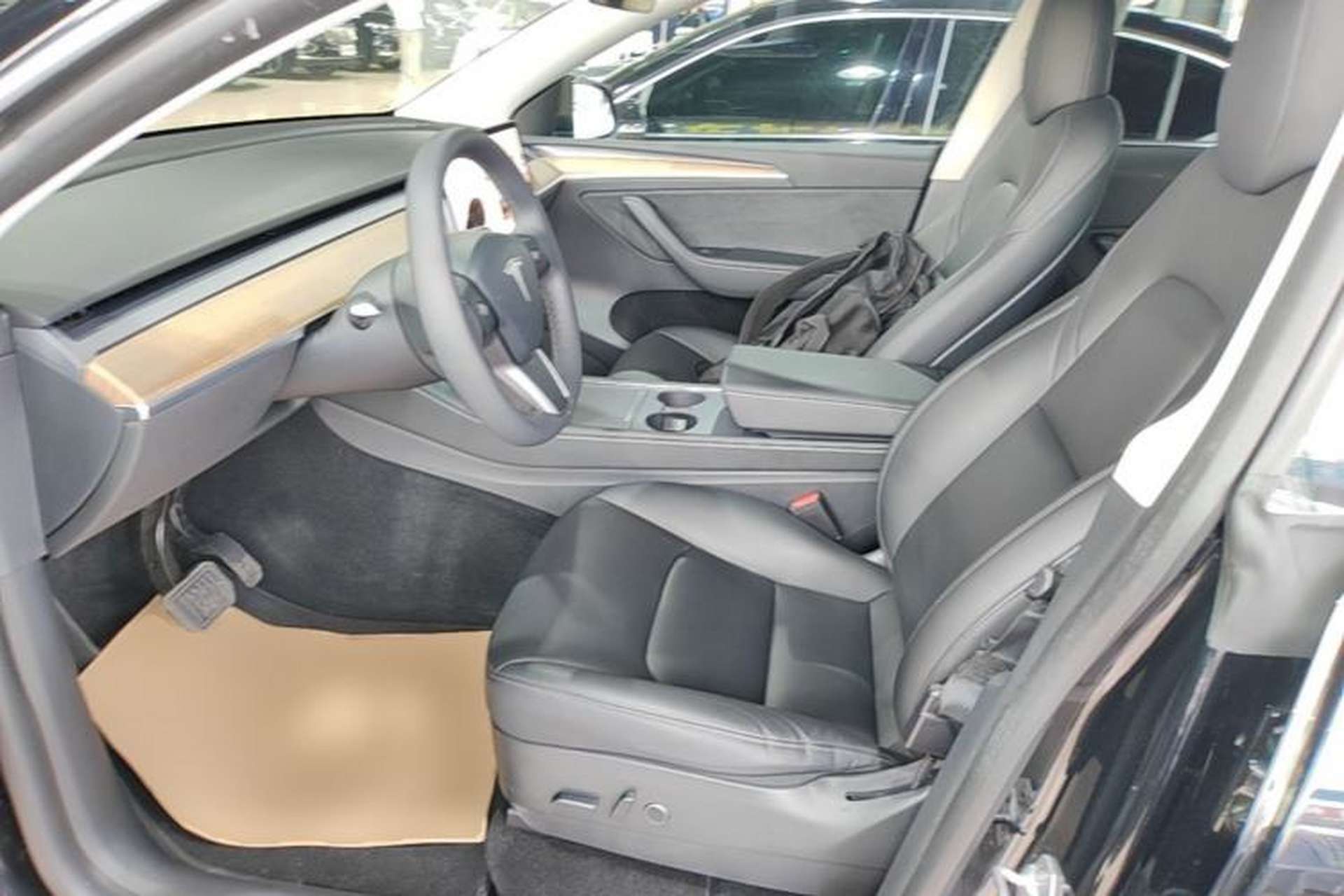 Used Tesla Model Y 2021 Standard Range Rear-Wheel Drive Version Left Front Seat