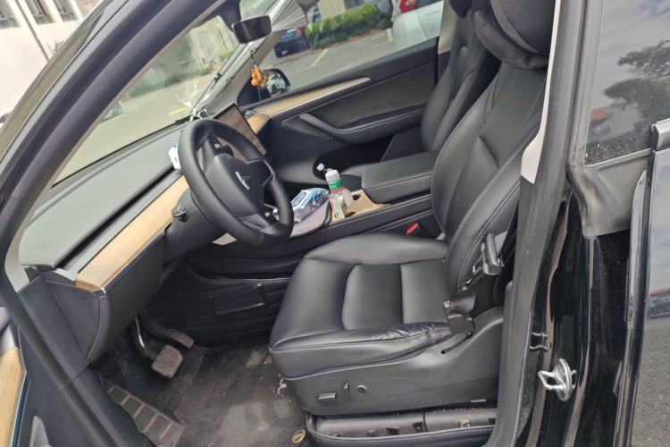 Used Tesla Model Y 2021 Standard Range Rear-Wheel Drive Version Left Front Seat