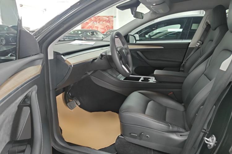Used Tesla Model Y 2021 Long-Range All-Wheel-Drive Version Left Front Seat